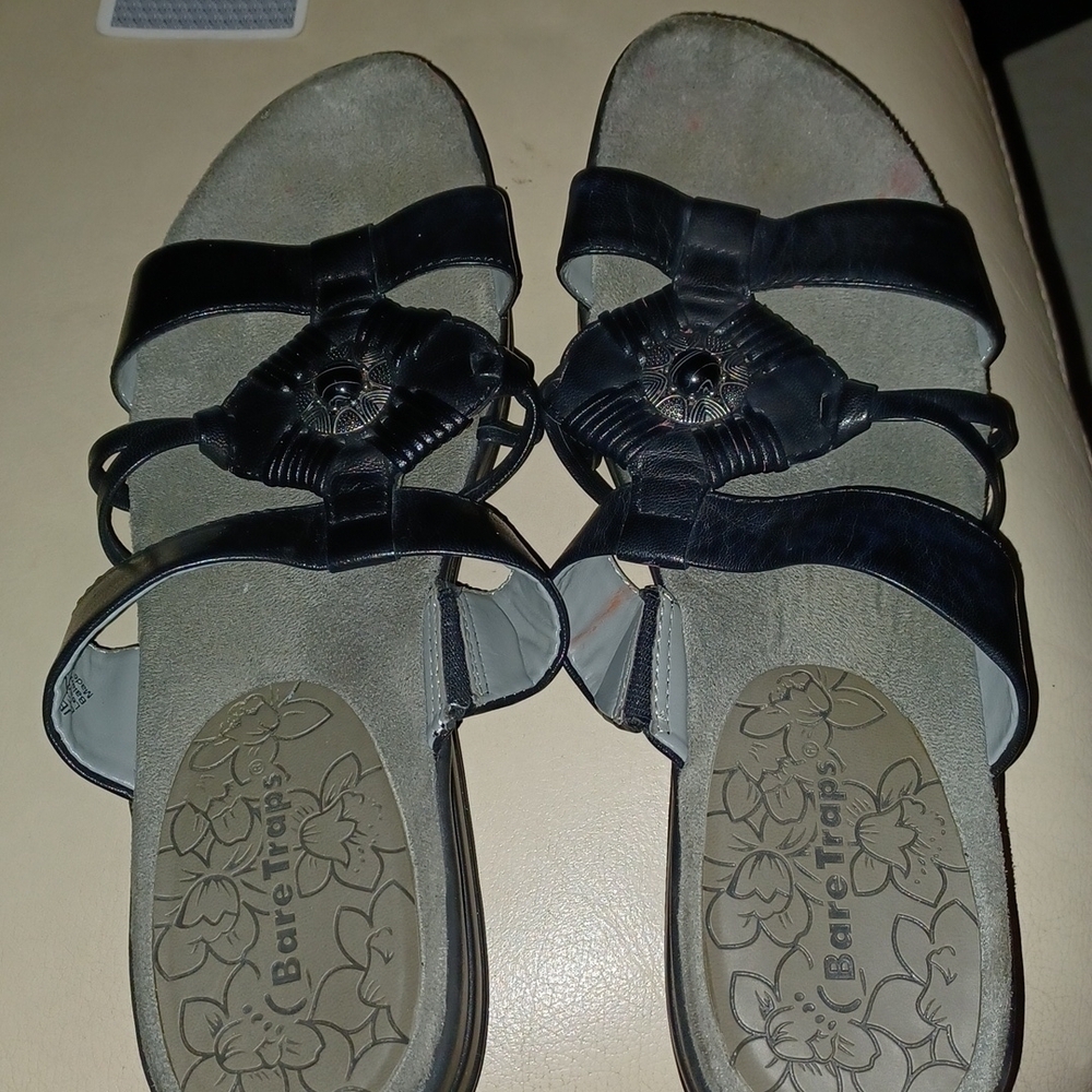 Bare Trap wedge black sandal, sz 9